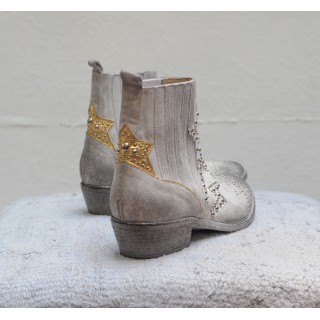 Boots blanc lasure avec talon cubain et clous fantaisie